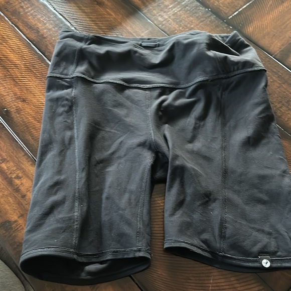 Oiselle Mid Length Pocket Jogger compression shorts- size 8 - Picture 5 of 5